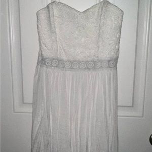 A. Byer Junior’s Size 9  Sleeveless White Lined Dress